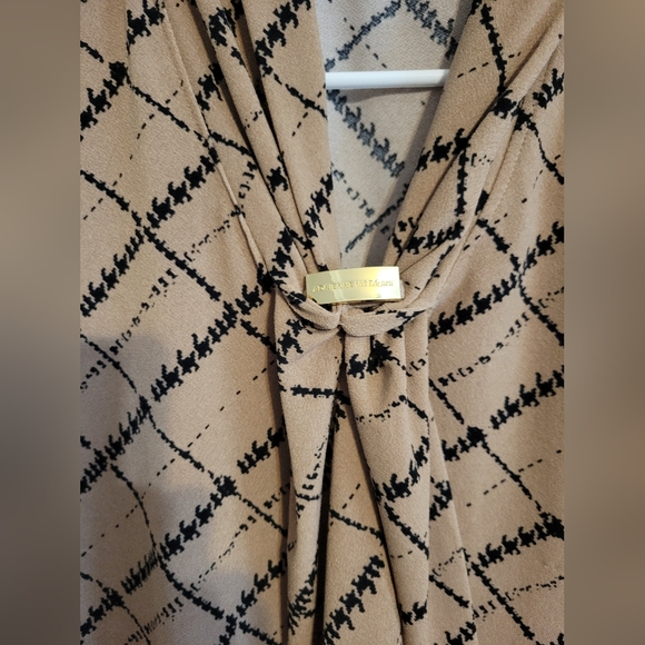 Adrienne Vittadini Sleeveless Tie Neck Blouse Size Medium - Picture 2 of 7